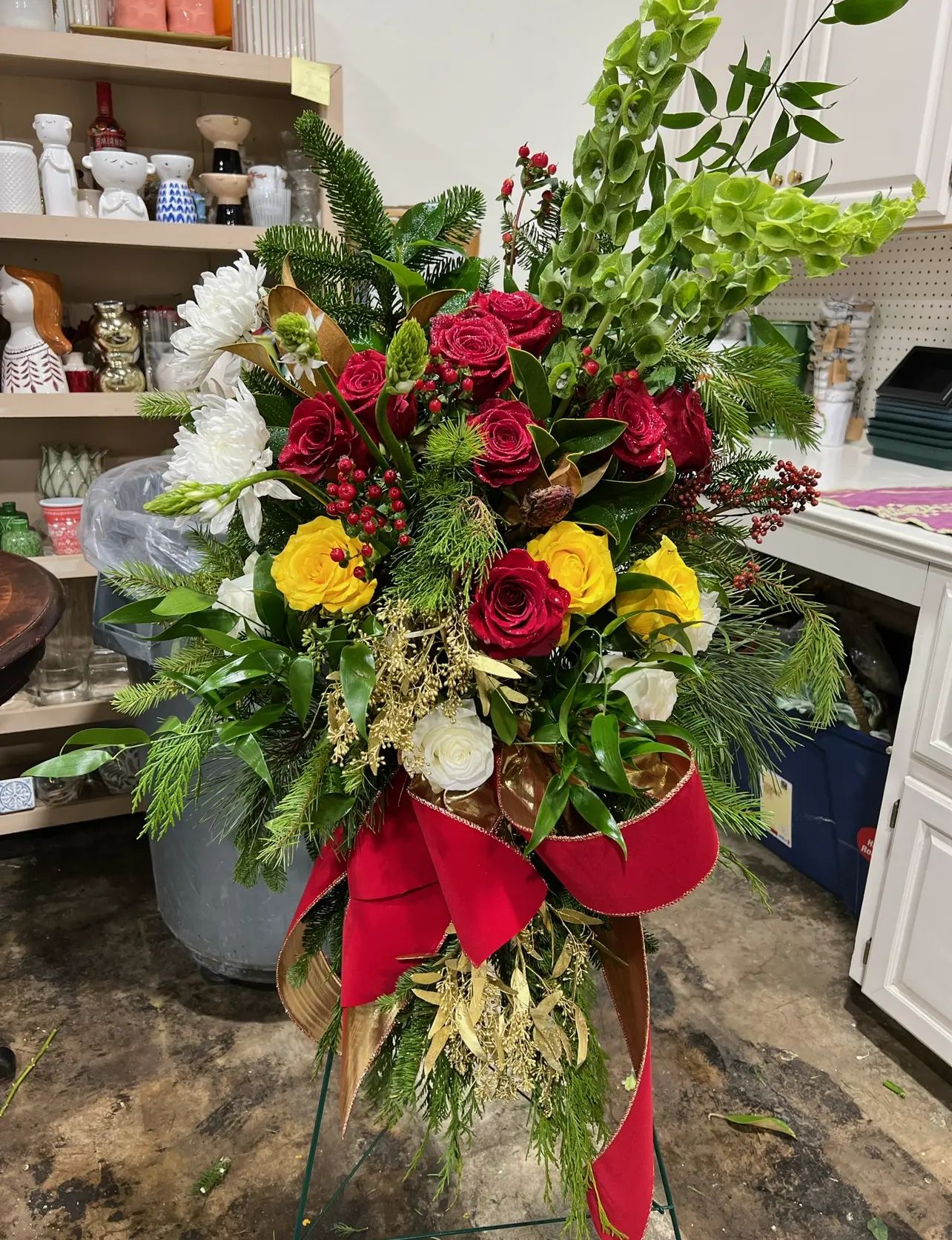 Yuletide Grandeur Spray