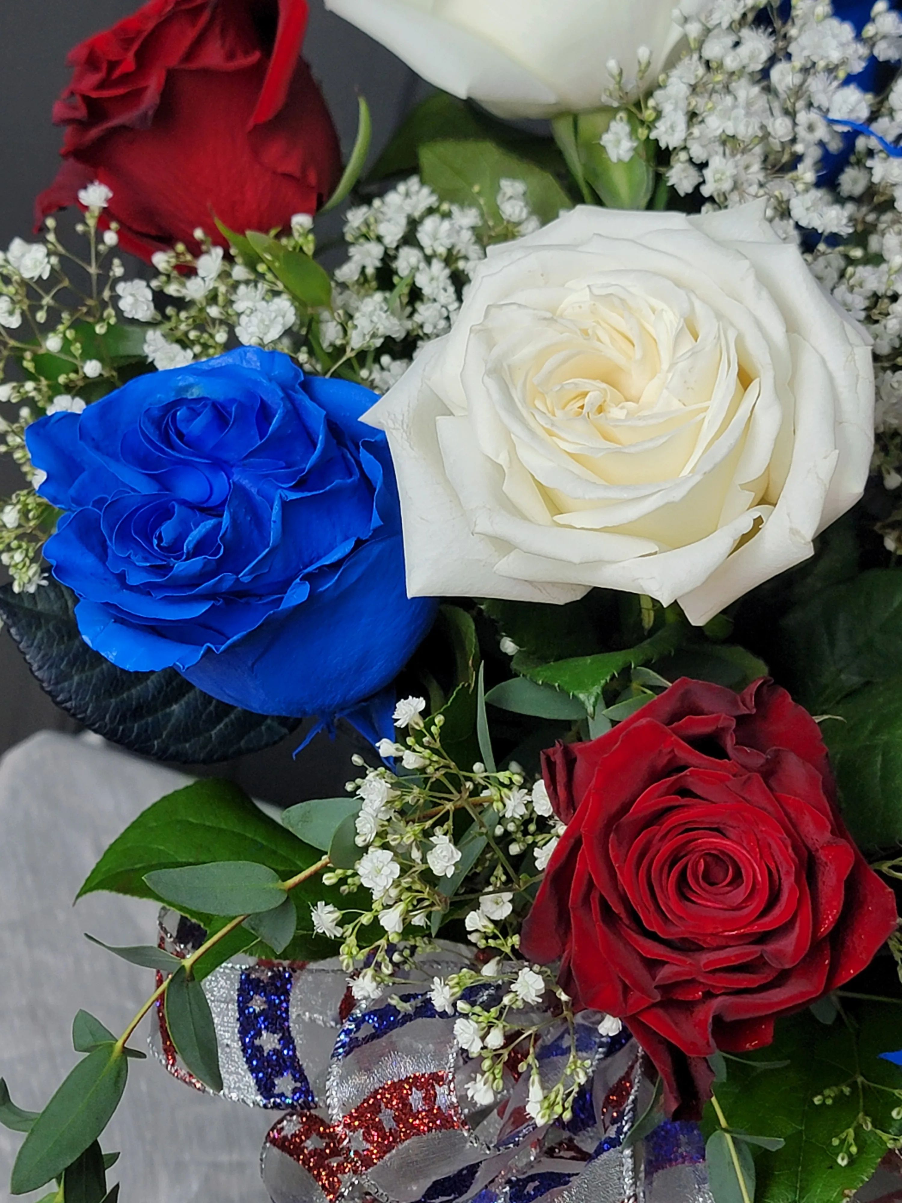 USA Dozen Rose Vase