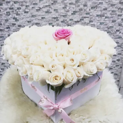 MAKE HER DAY 50 ROSES- LARGE HEART BOX MAKE HER DAY 50 ROSES- LARGE HEART BOX
