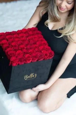 50 FRESH ROSES IN SUADE BOX