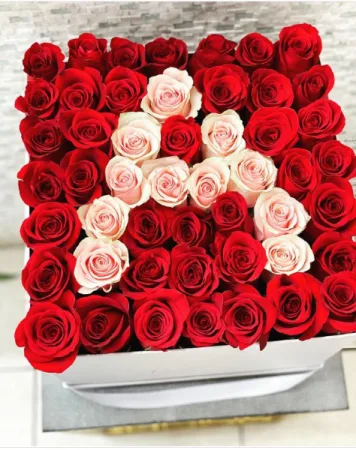 LARGE HAT BOX WITH INTITAL 50 FRESH-CUT ROSES LARGE HAT BOX WITH INTITAL 50 FRESH-CUT ROSES