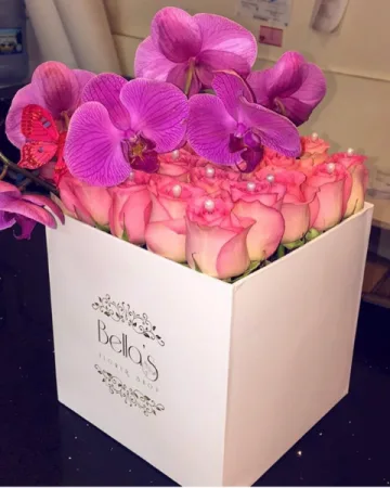 SQUARE BOX -ROSES & ORCHIDS PINK & PURPLE SQUARE BOX -ROSES & ORCHIDS PINK & PURPLE