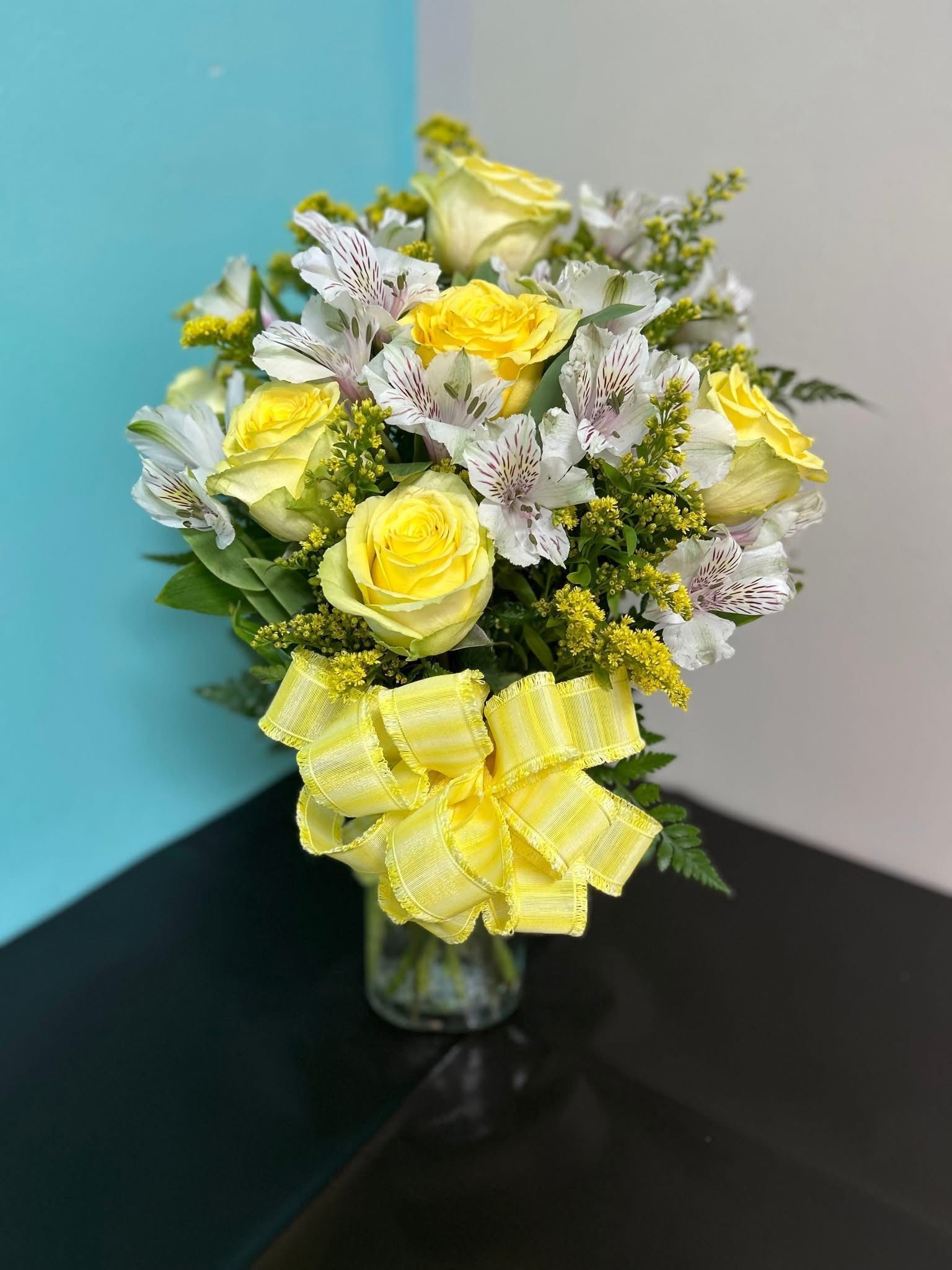 Half dozen roses with astrometria