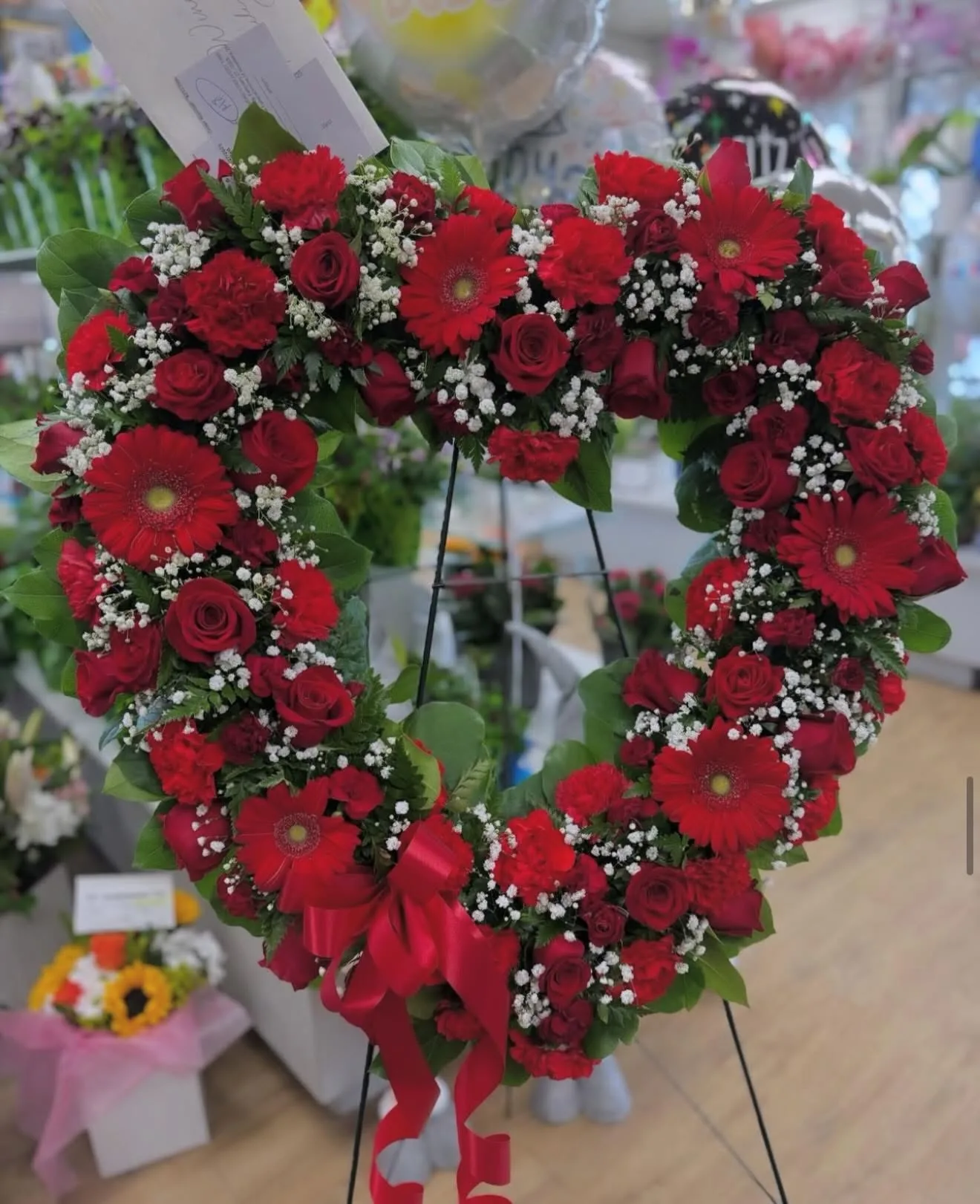 Rose and Gerbera Daisy Standing Heart Rose and Gerbera Daisy Standing Heart