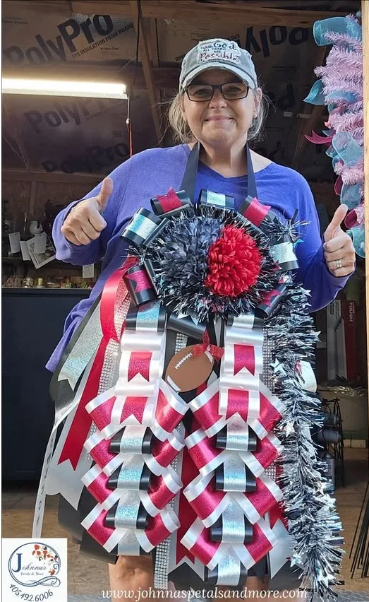 Homecoming Double Mum - Jumbo with neck strap Homecoming Double Mum - Jumbo with neck strap