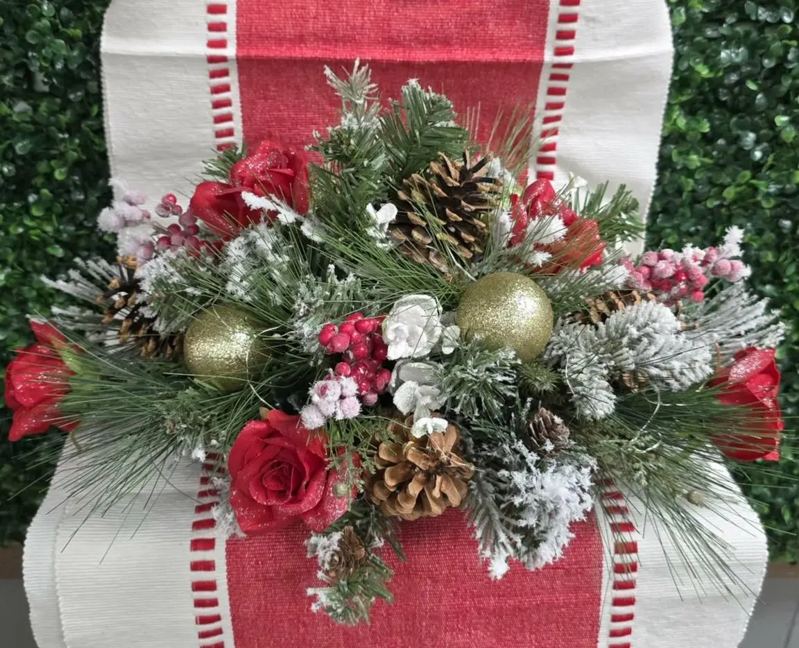 Frosted Greens with Gold Balls Center Piece Frosted Greens with Gold Balls Center Piece