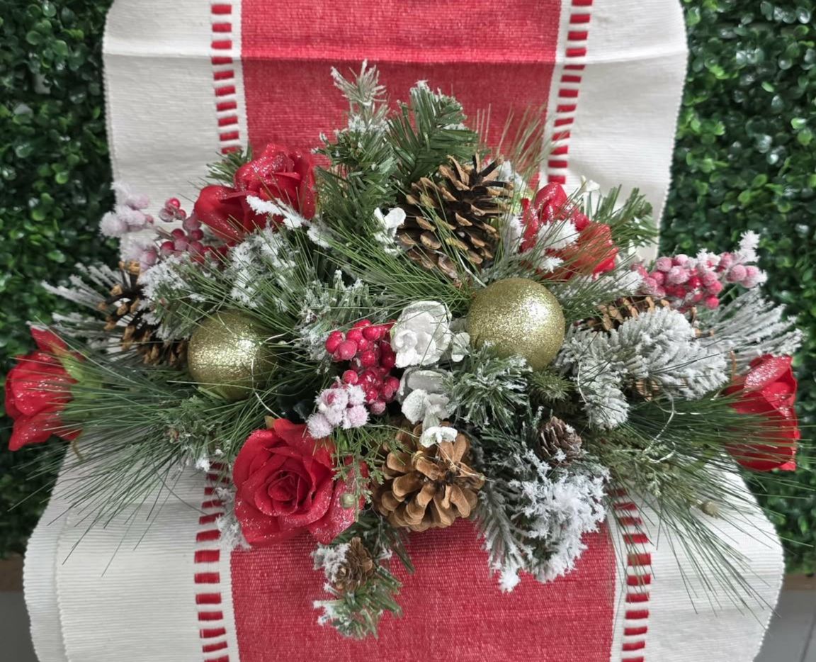 Frosted Greens with Gold Balls Center Piece Frosted Greens with Gold Balls Center Piece