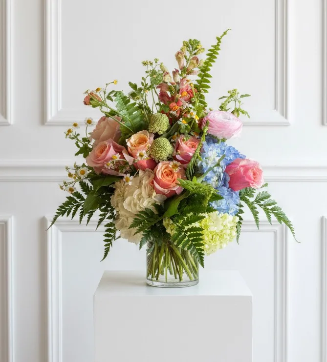 Romantic Garden Like an English garden in a vase Romantic Garden Like an English garden in a vase