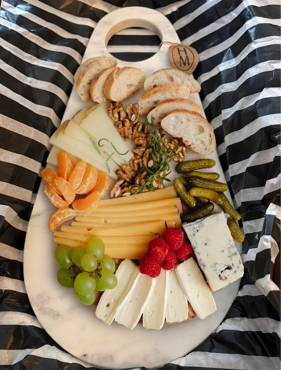 Select Cheese and Nut Cheeseboard Basket Select Cheese and Nut Cheeseboard Basket