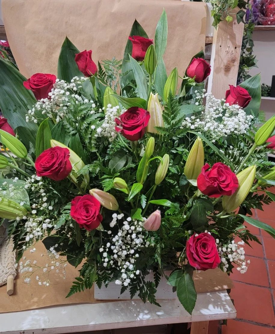 Pavoreal red roses and oriental lilies Valentine arrangement