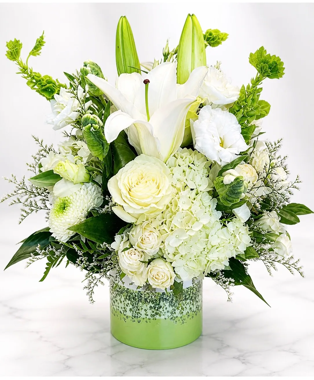 Timeless White Garden Fresh flower arrangement Timeless White Garden Fresh flower arrangement